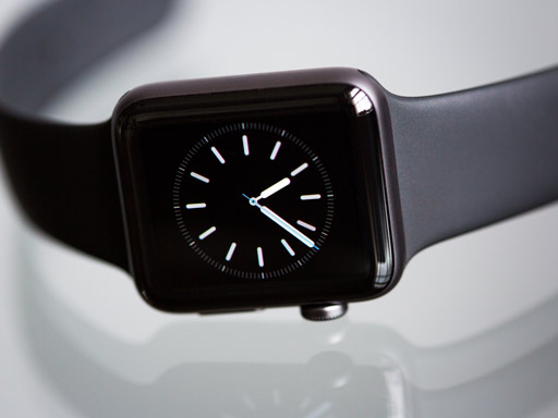 Zegarki na rękę a smartwatche: czy tradycyjne zegarki mają jeszcze miejsce w dzisiejszym świecie?