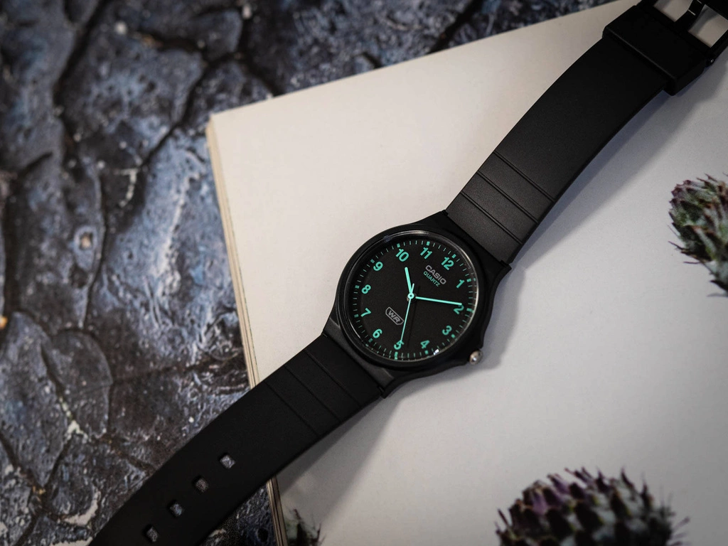 Zegarek damski CASIO MQ-24B-8BEF