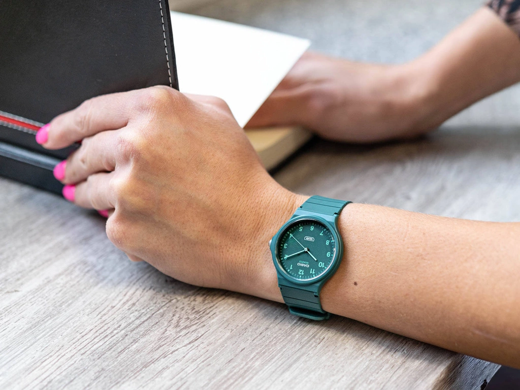 Zegarek damski CASIO MQ-24B-3BEF