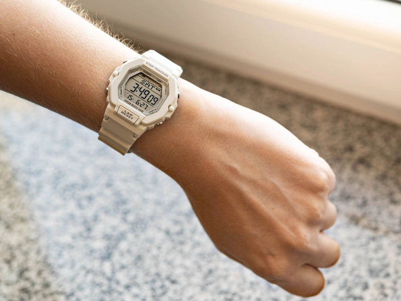 Zegarek damski CASIO LWS-2200H-8AVEF