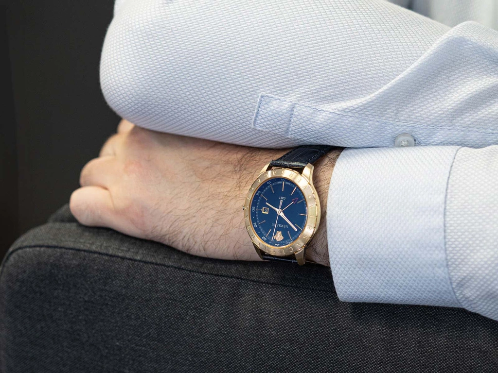 Zegarek męski VERSACE VEBK00318 Univers GMT