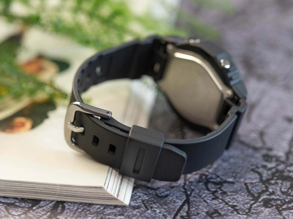 Zegarek damski CASIO G-SHOCK GMA-P2100SA-1A2ER