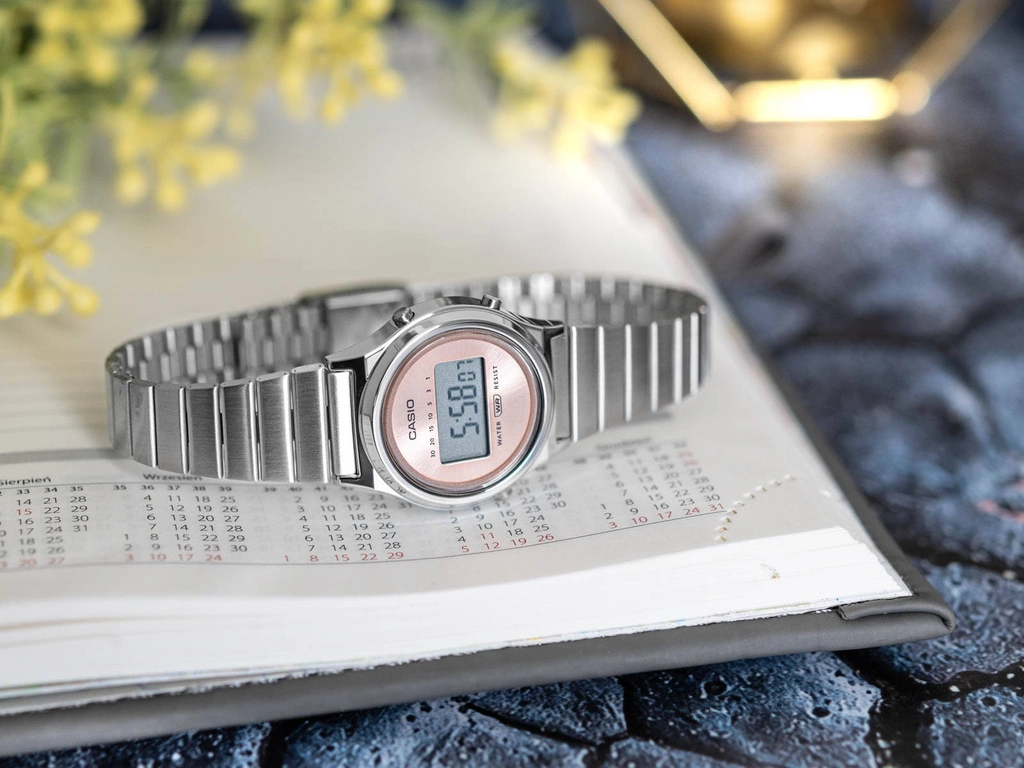 Zegarek damski CASIO LA700WE-4AEF