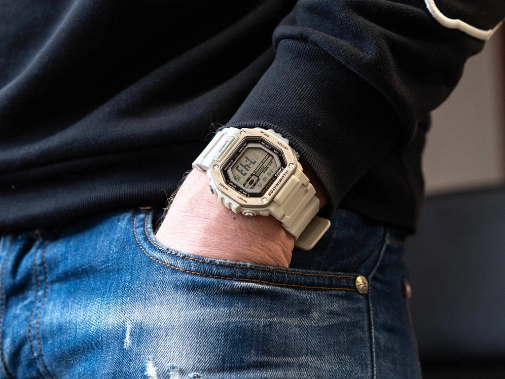 Zegarek męski CASIO MWD-110H-8AVEF
