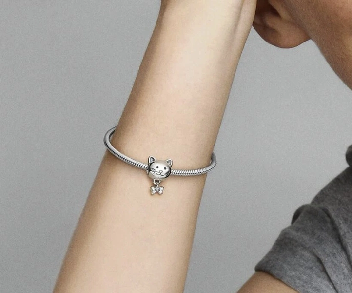 Charms Pandora Kotek z kokardką 792255C01