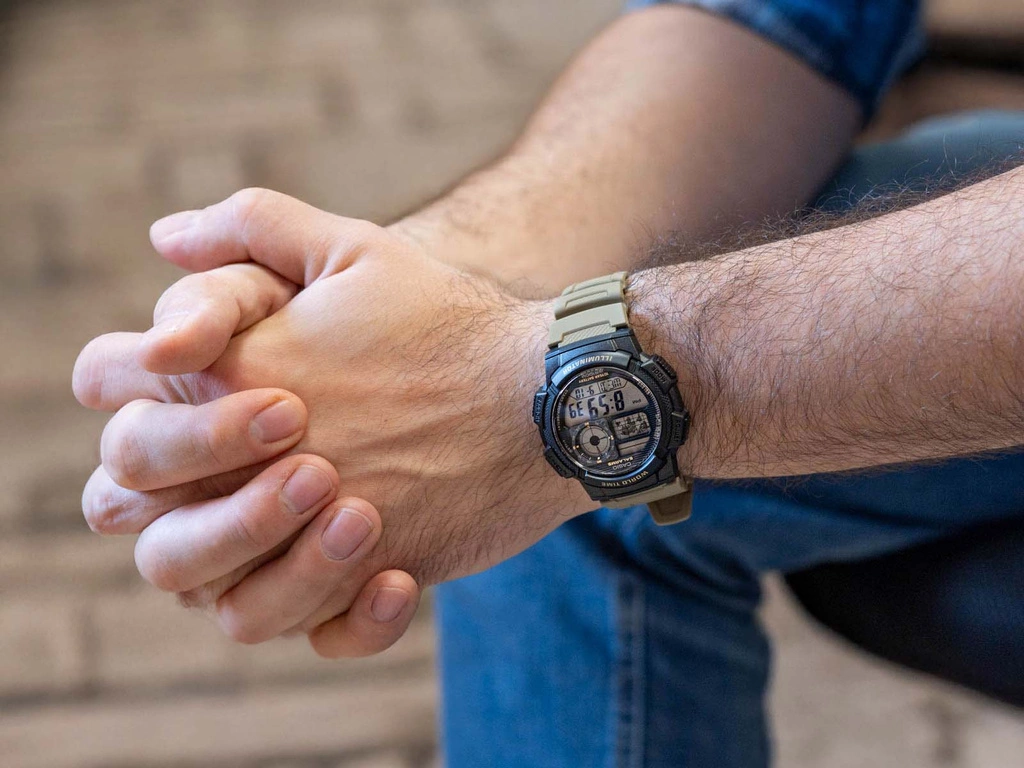 Zegarek męski CASIO AE-1000W-5AVEF