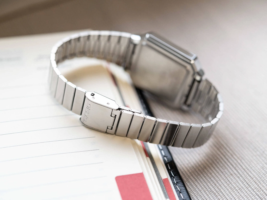 Zegarek CASIO A100WE-7BEF