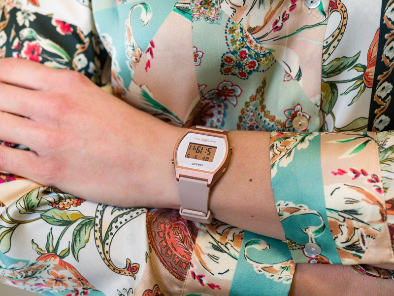 Zegarek damski CASIO LW-204-4AEF