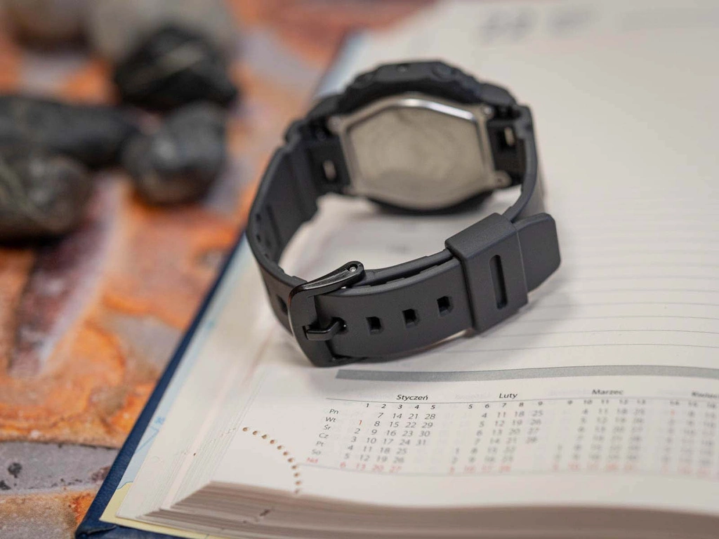 Zegarek damski CASIO G-SHOCK GMA-P2110SC-4AER