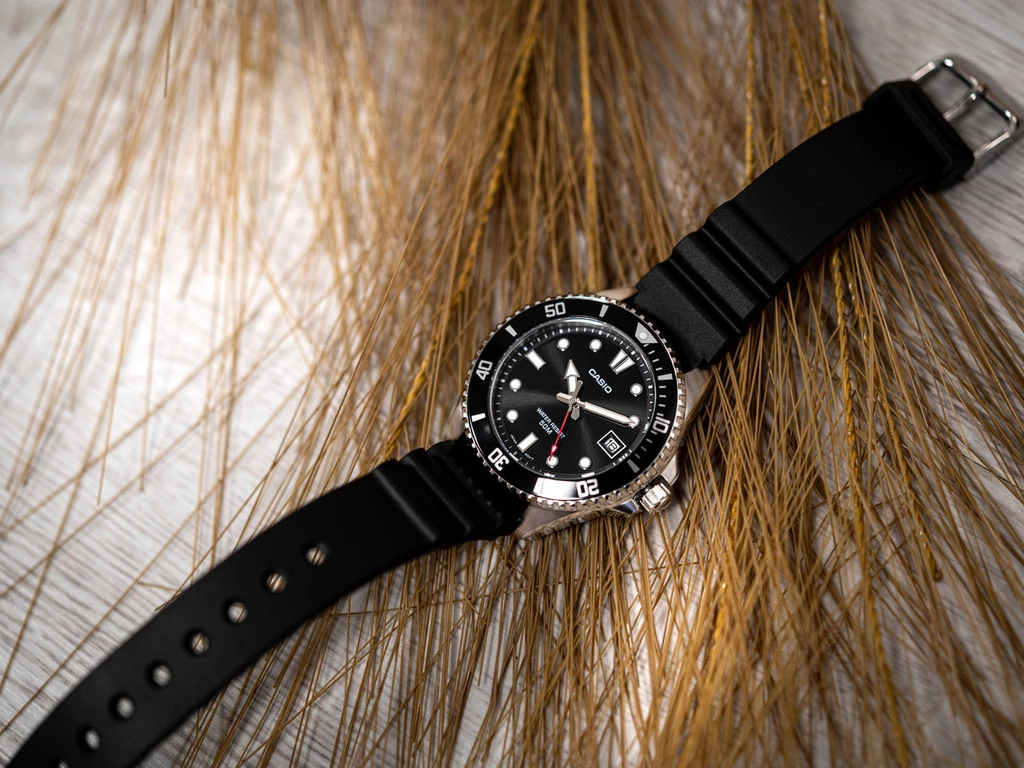 Zegarek męski CASIO MDV-10-1A1VEF