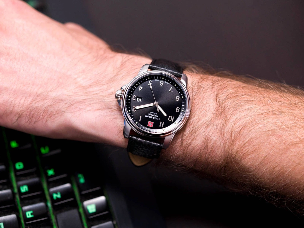 Zegarek męski SWISS ALPINE MILITARY SAM7011.1537