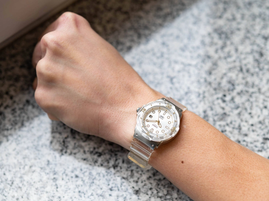 Zegarek damski CASIO LRW-200HS-7EVEF