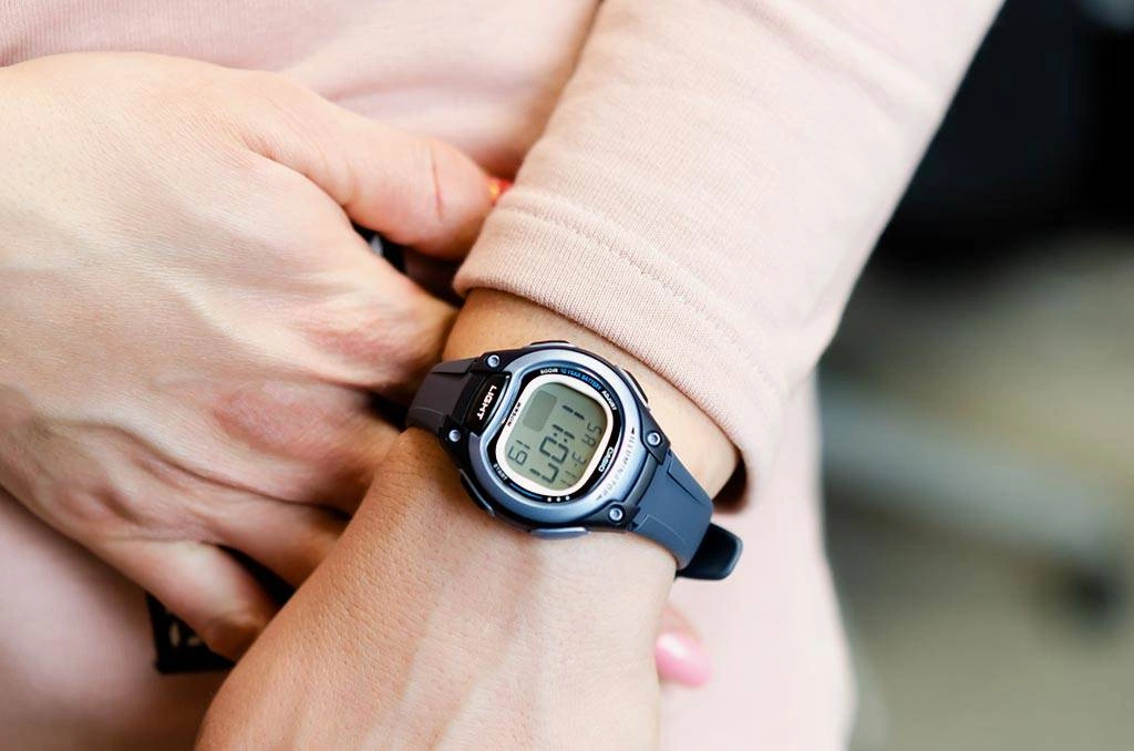 Zegarek damski CASIO LW-203-2AVEF