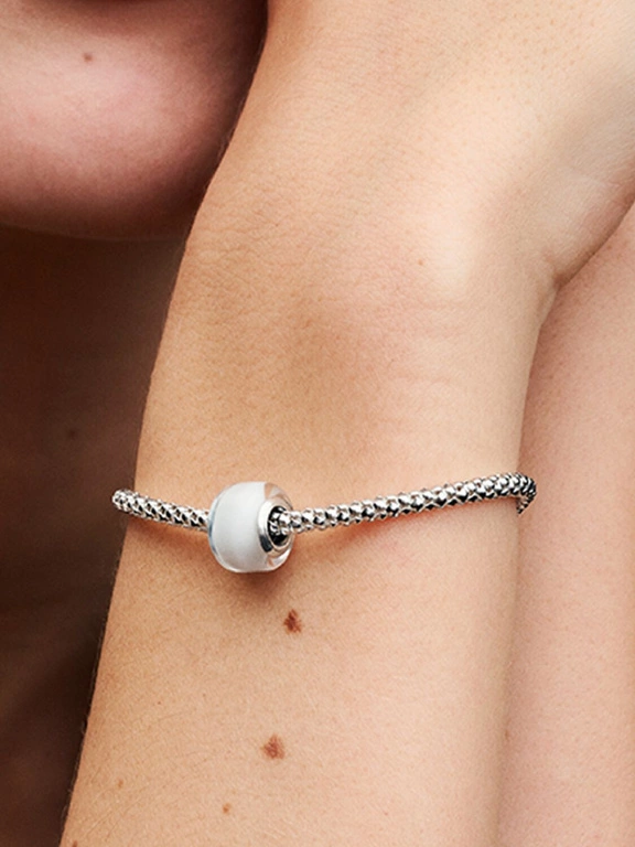 Charms Pandora 793118C00 mały z białego szkła Murano