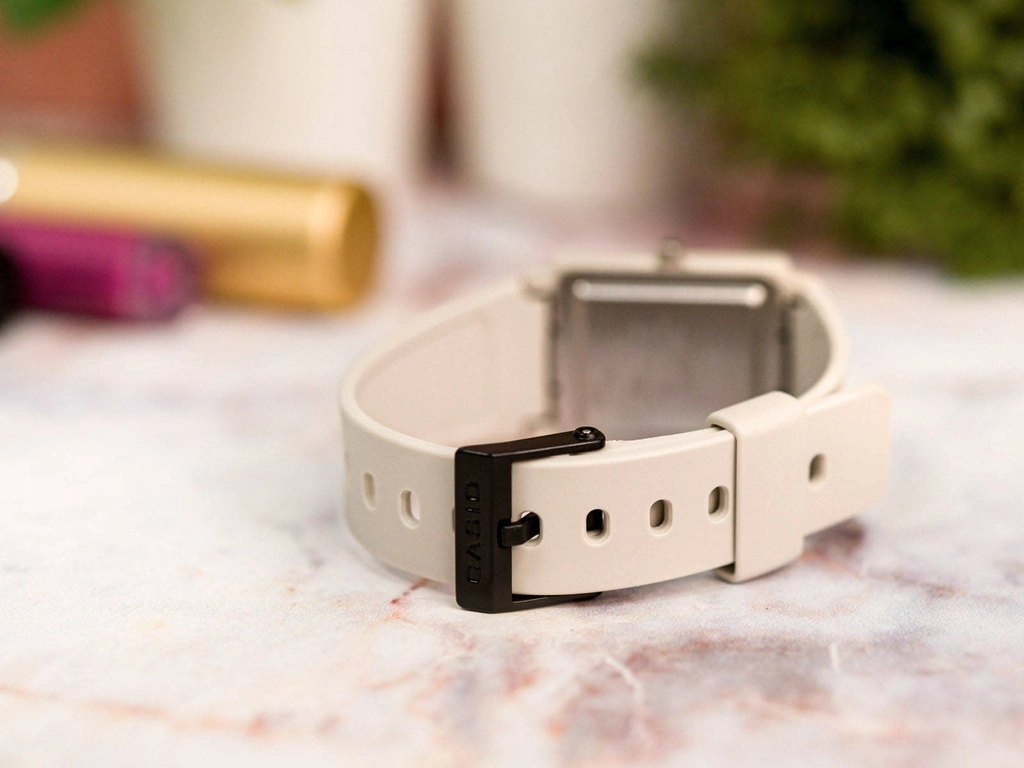 Zegarek damski CASIO MQ-38UC-8AER