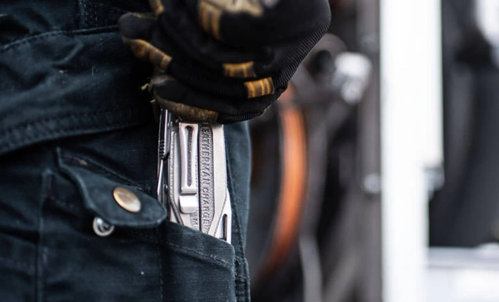 Multitool Leatherman Charge Plus TTI 832528