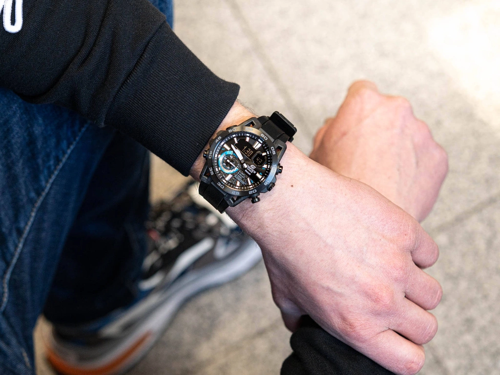 Zegarek męski CASIO Edifice ECB-40PB-1AEF