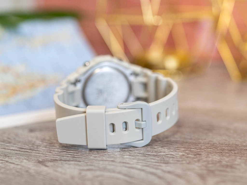 Zegarek damski CASIO LWS-2200H-8AVEF