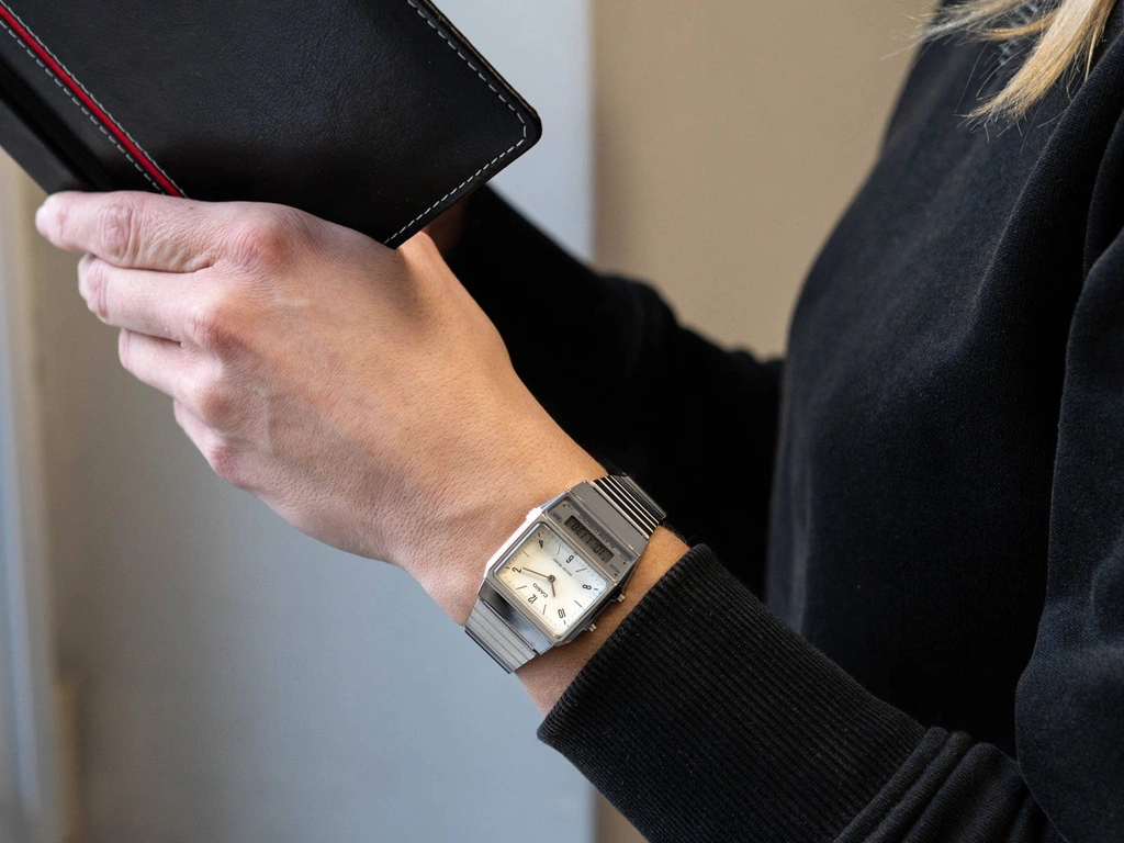 Zegarek damski CASIO AQ-800E-7A2EF