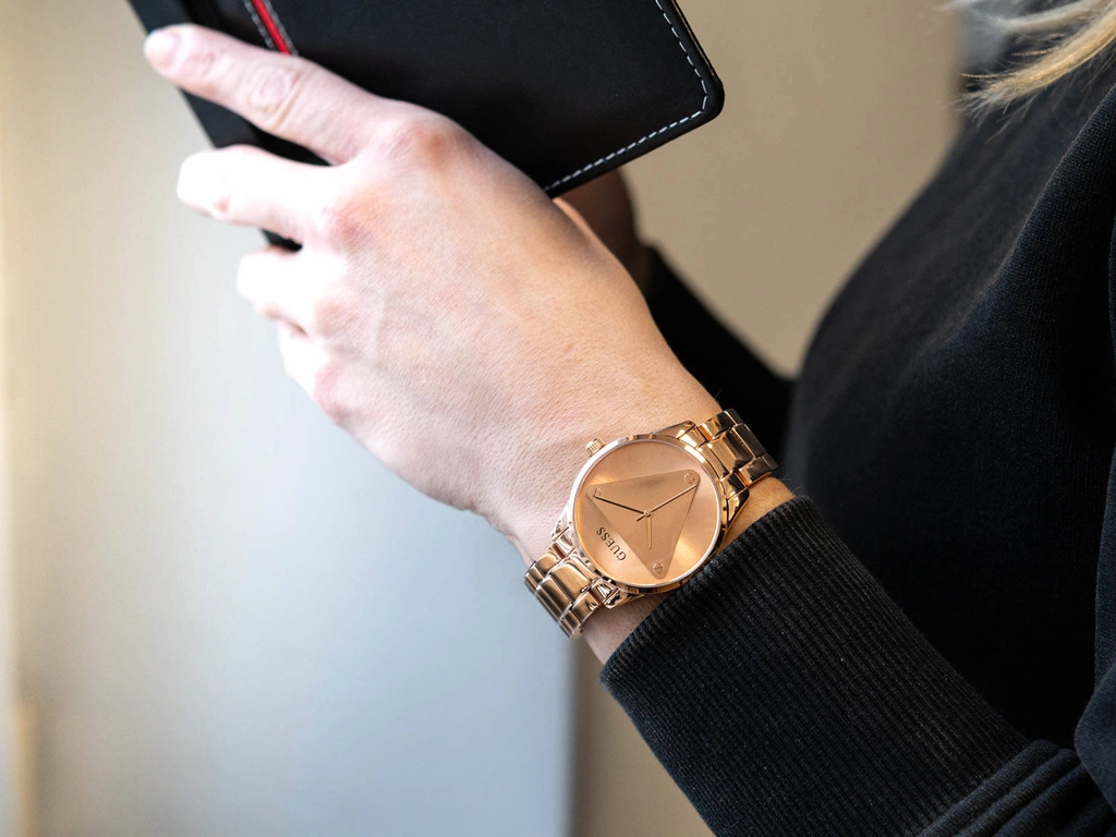 Zegarek damski GUESS GW0485L2 Emblem