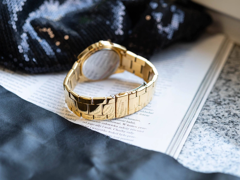 Zegarek damski GUESS Cubed GW0606L2