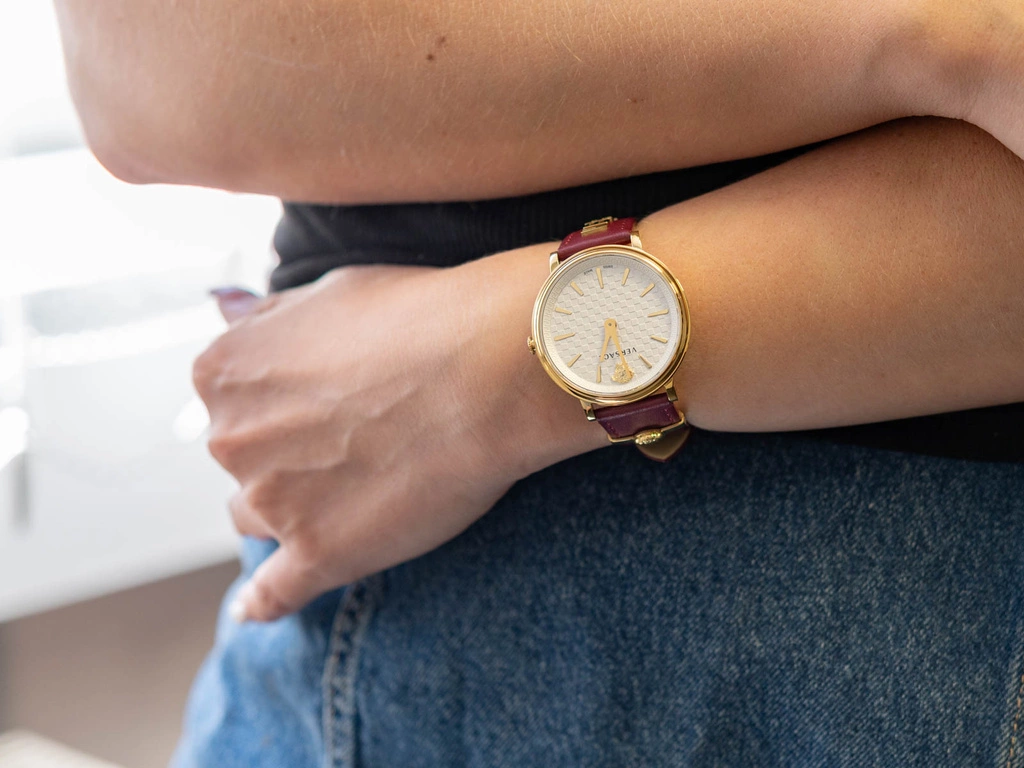 Zegarek damski VERSACE V-CIRCLE VE8104322