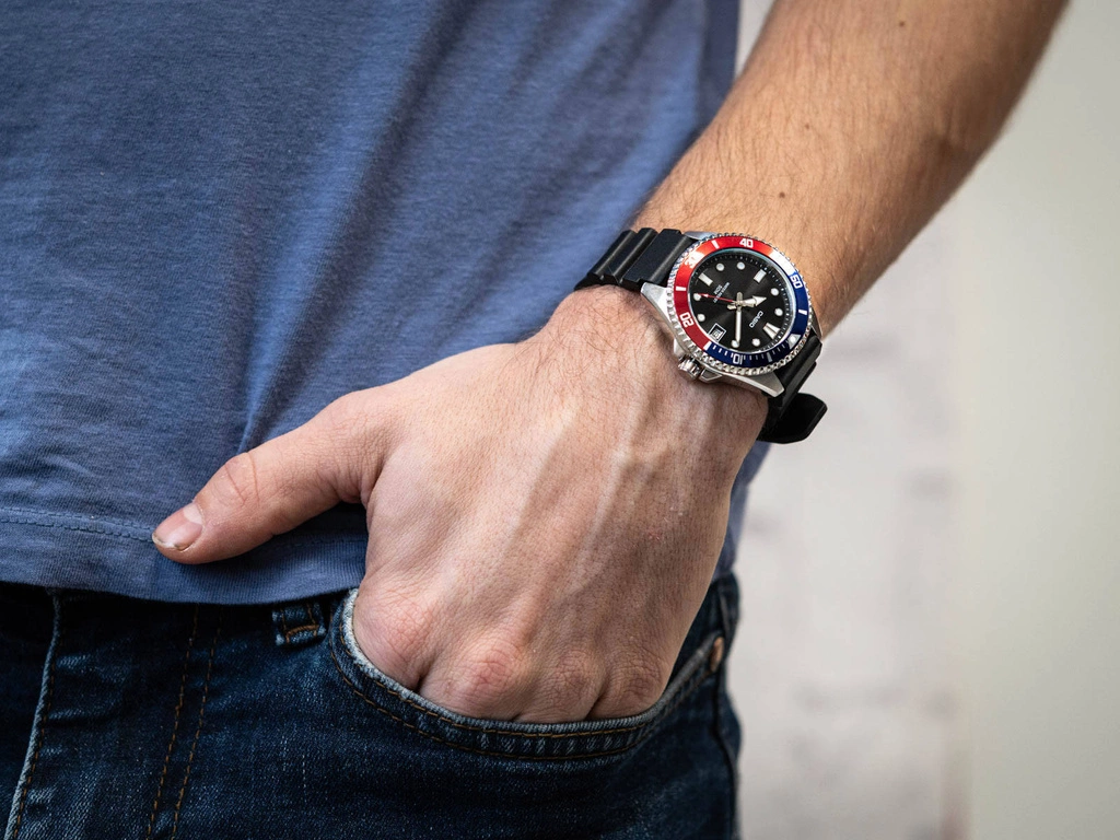 Zegarek męski CASIO MDV-10-1A2VEF