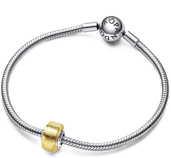 Charms Pandora mały ze złotego szkła Murano 793353C00