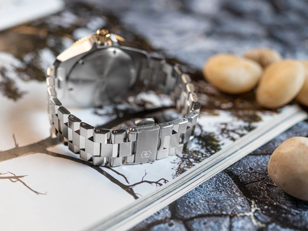 Zegarek męski Victorinox 242012 Journey 1884