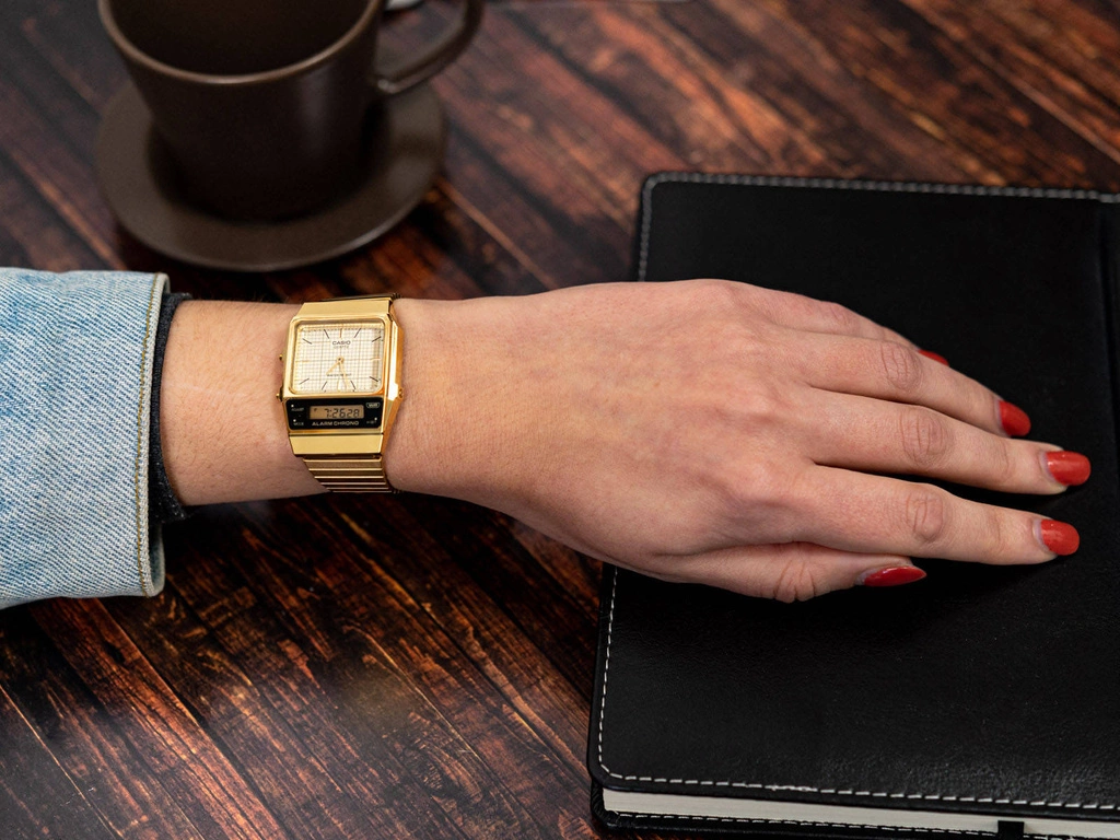 Zegarek CASIO AQ-800EG-9AEF