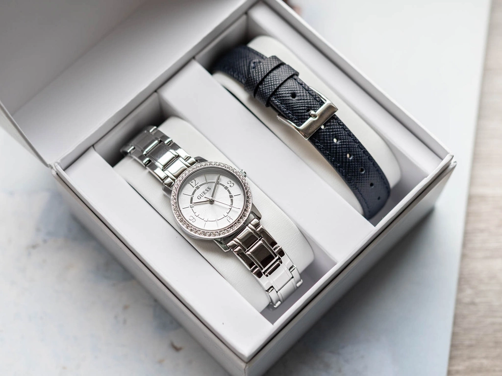 Zegarek damski GUESS Melody GW0808L1