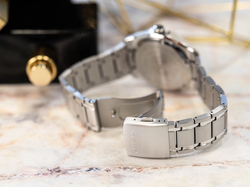 Zegarek męski Citizen AW1240-57L Eco-Drive Super Titanium