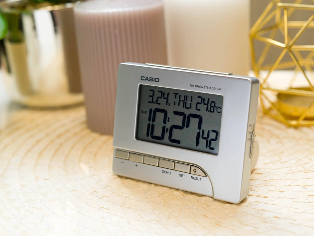 Budzik Casio DQ-747-8EF