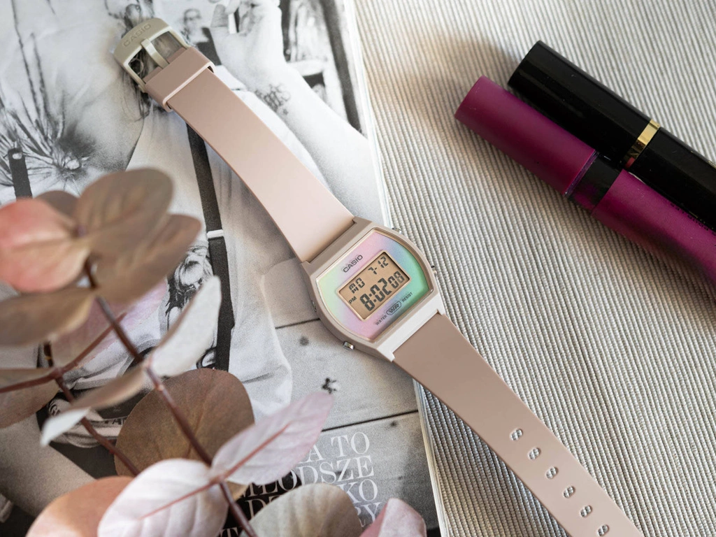 Zegarek damski CASIO LW-205H-4AEF