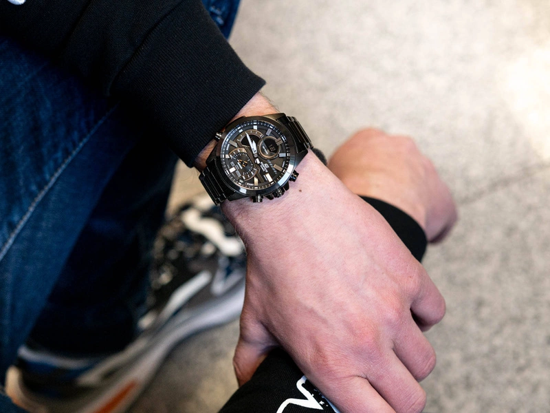 Zegarek męski CASIO Edifice ECB-30DC-1AEF-OUTLET