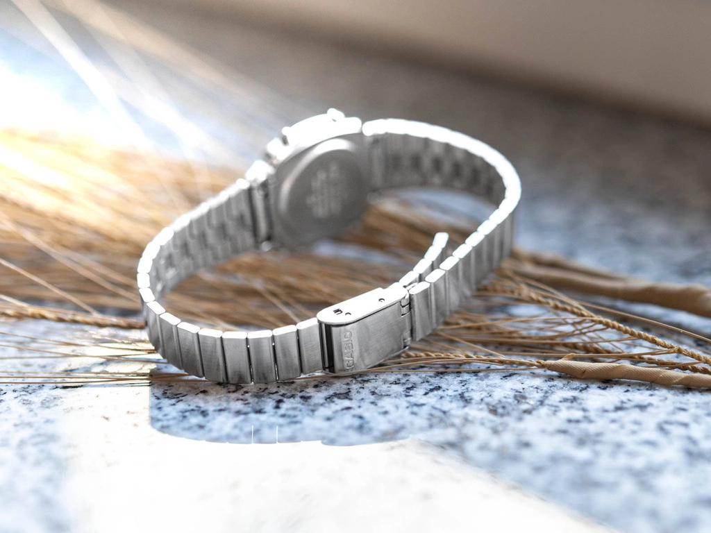 Zegarek damski CASIO LA670WEA-8AEF