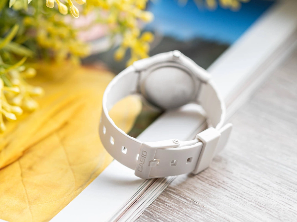 Zegarek damski CASIO LQ-24B-7BEF