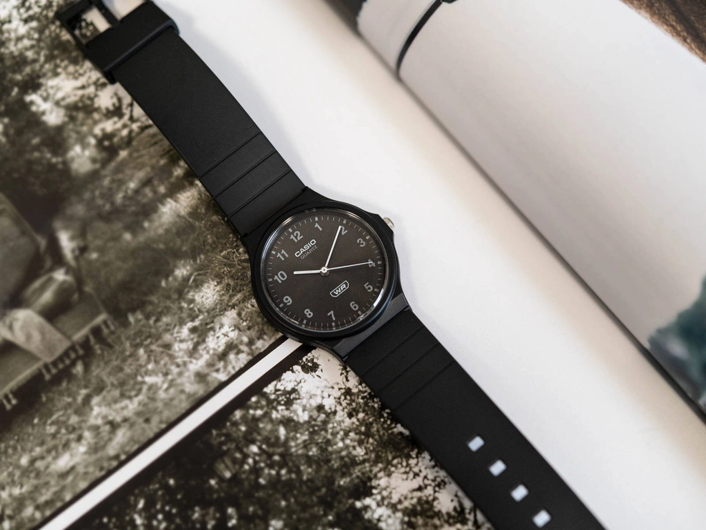 Zegarek damski CASIO MQ-24B-1BEF