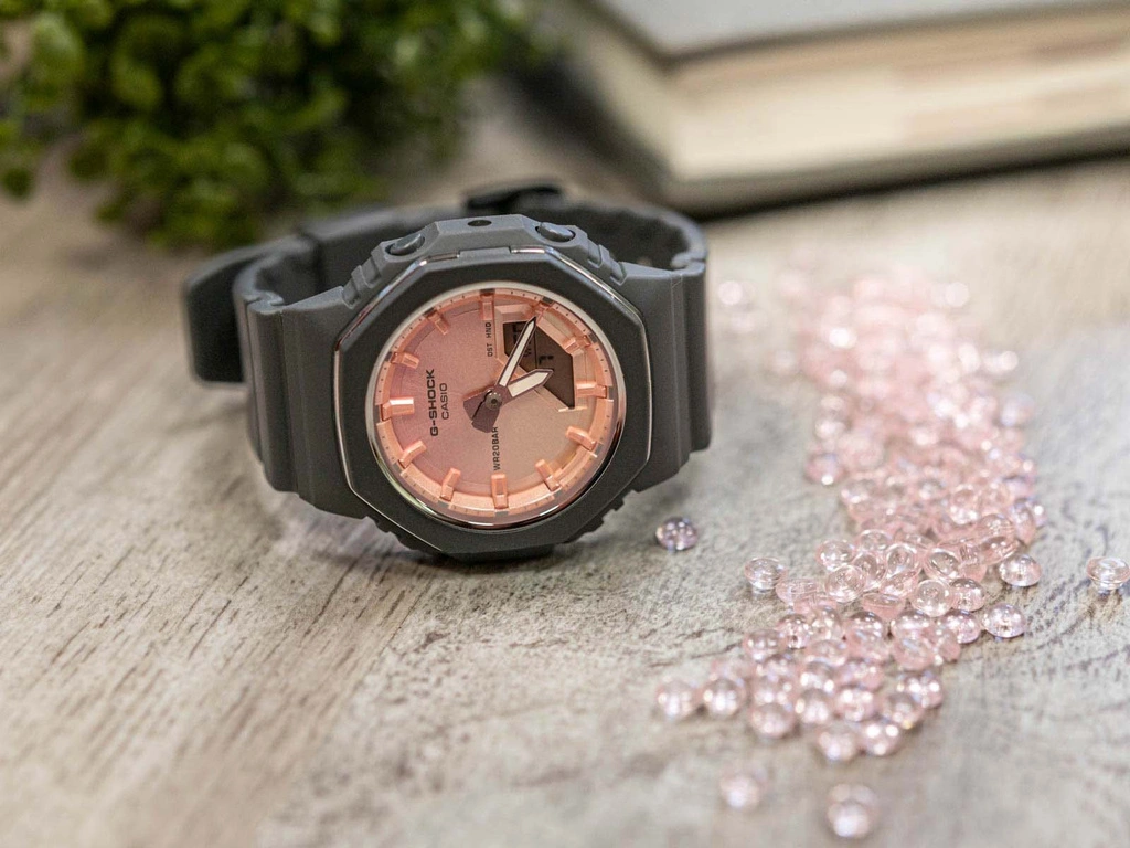 Zegarek damski CASIO G-SHOCK GMA-P2110SC-4AER