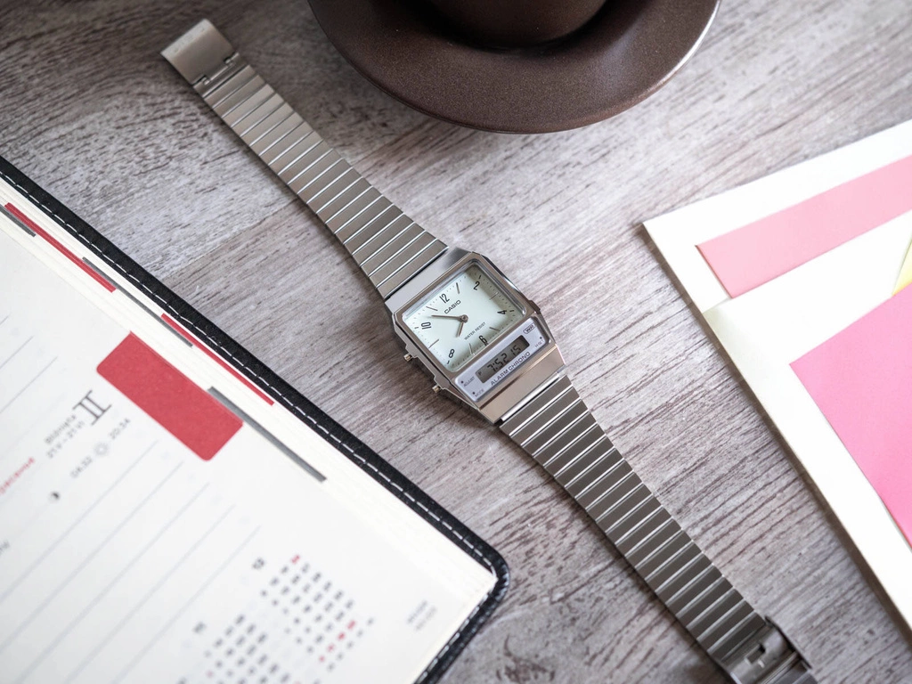 Zegarek damski CASIO AQ-800E-3AEF