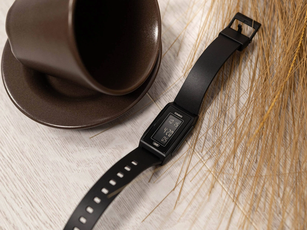 Zegarek damski CASIO LF-10WH-1EF Pop