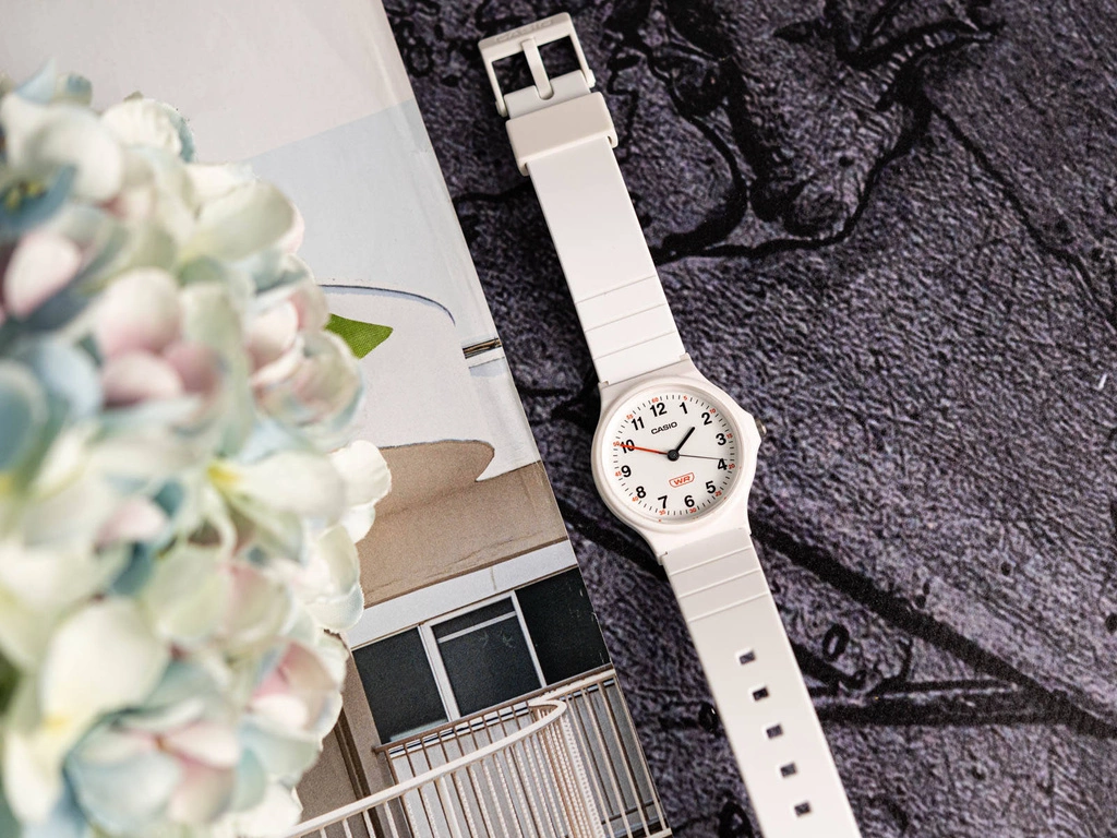 Zegarek damski CASIO LQ-24B-7BEF