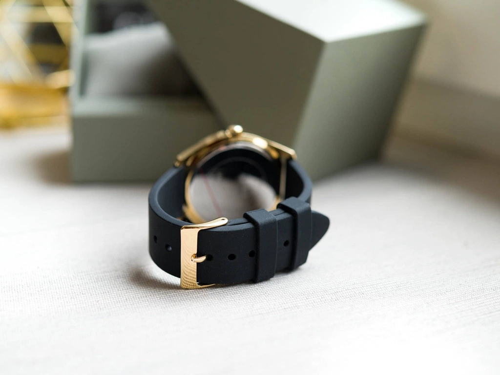 Zegarek damski GUESS TWIST W0911L3