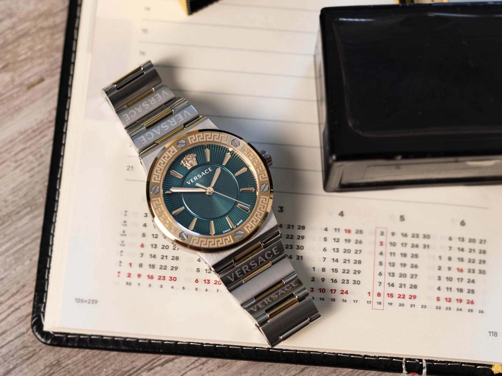 Zegarek damski VERSACE VEVH00720 Greca Logo