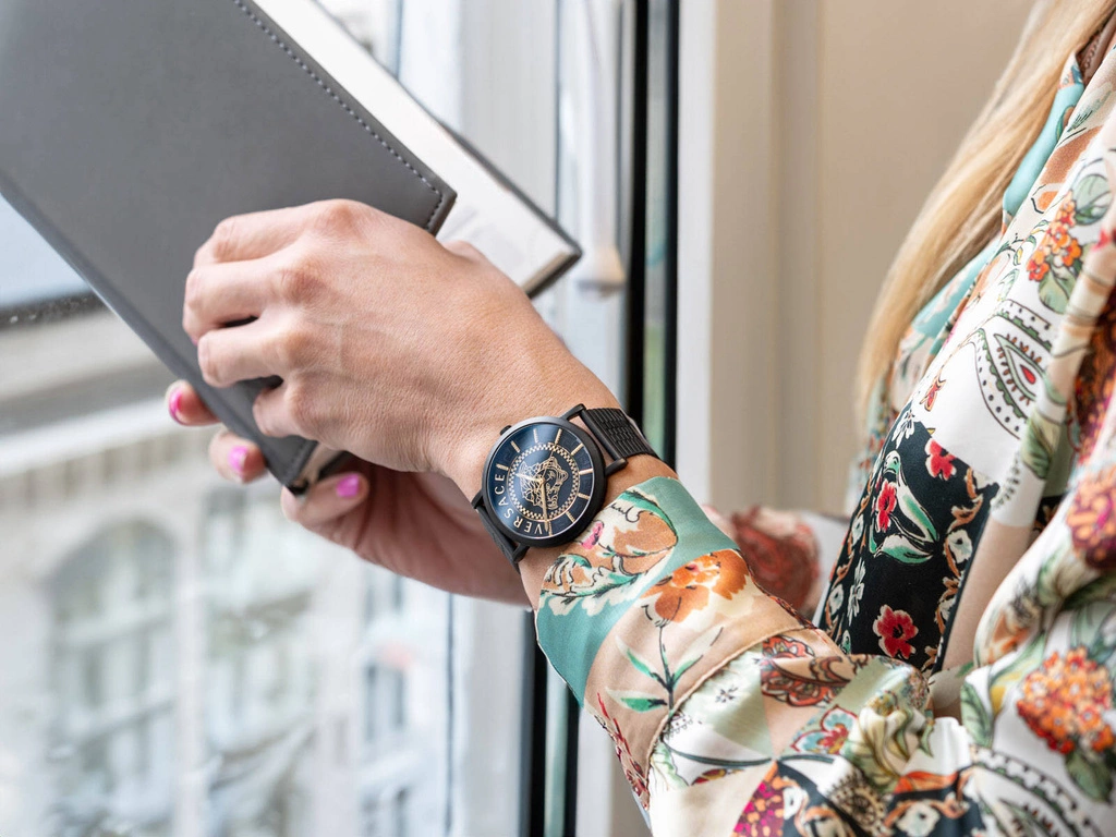 Zegarek męski VERSACE VEJ400621 V-Essential