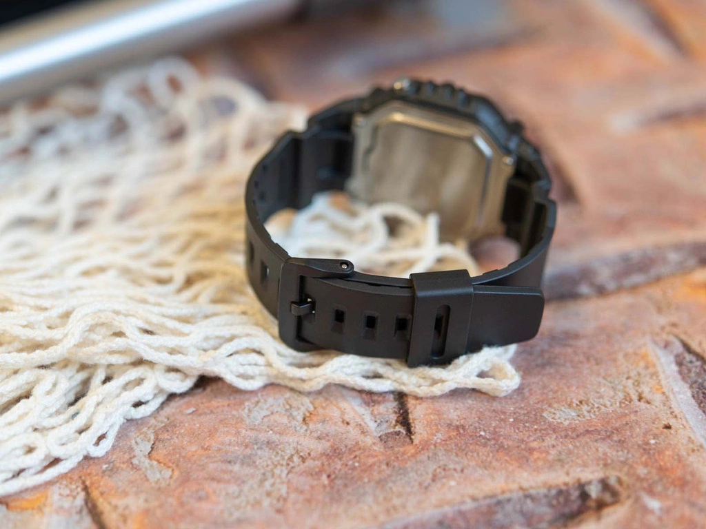 Zegarek męski CASIO AE-1600H-1AVEF