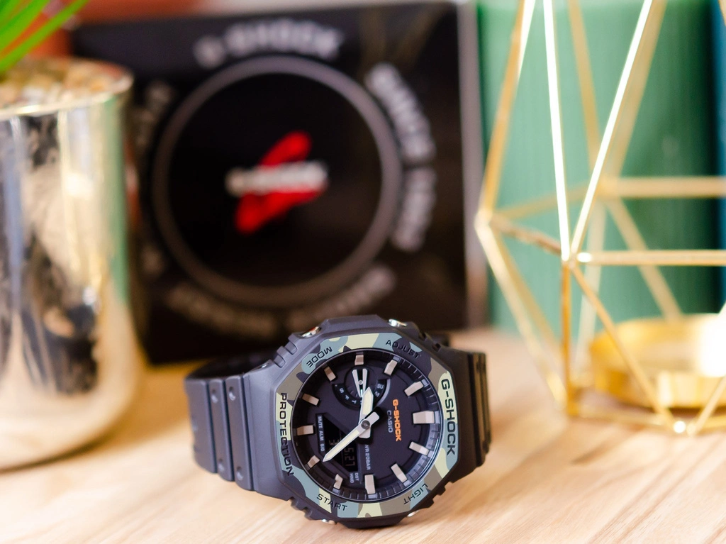 Zegarek męski CASIO G-SHOCK GA-2100SU-1AER Carbon Core Guard
