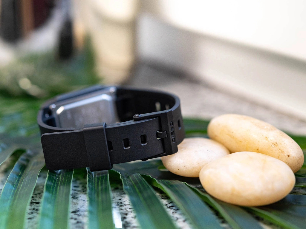 Zegarek damski CASIO LF-10WH-1EF Pop