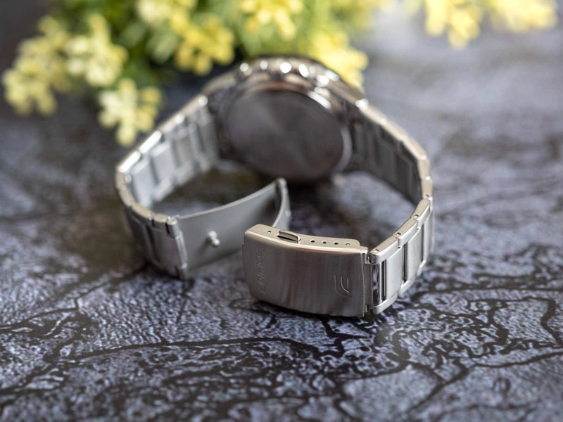 Zegarek męski CASIO Edifice ECB-950DB-1AEF-OUTLET