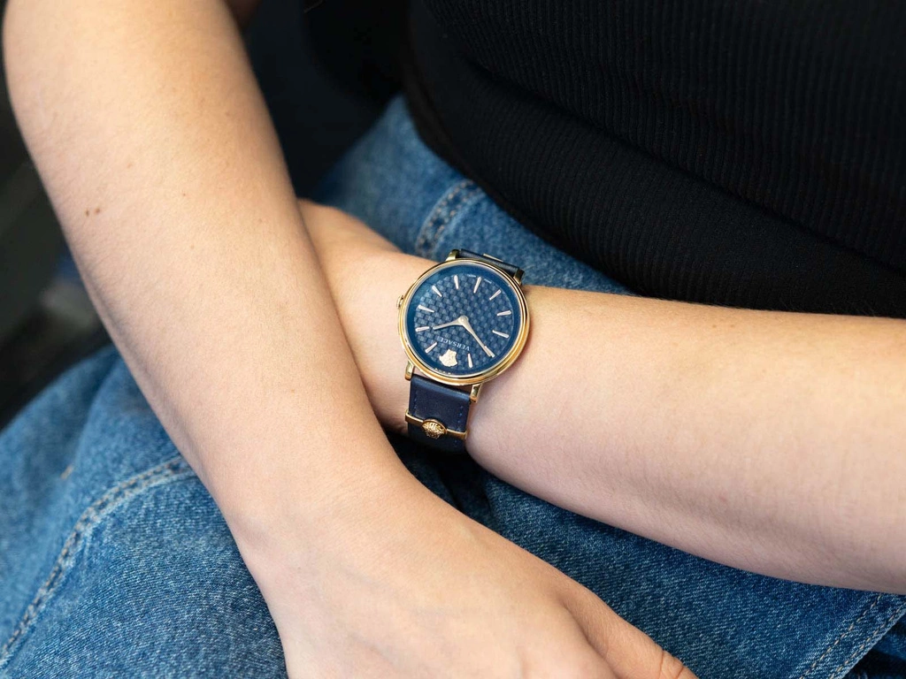 Zegarek damski VERSACE V-CIRCLE VE8104522